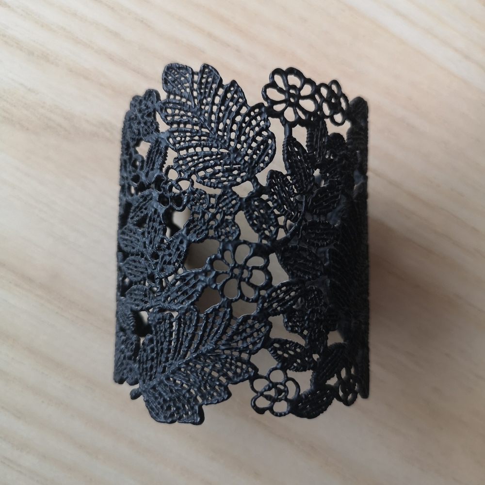 Stella & dot chantily black lace cuff